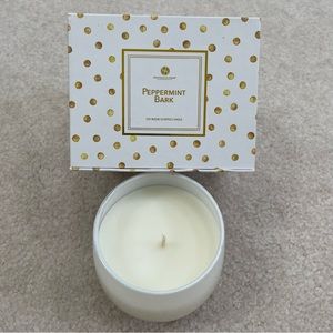 Huntington Home Peppermint Bark Soy Blend Scented Candle NEW in Gift Box